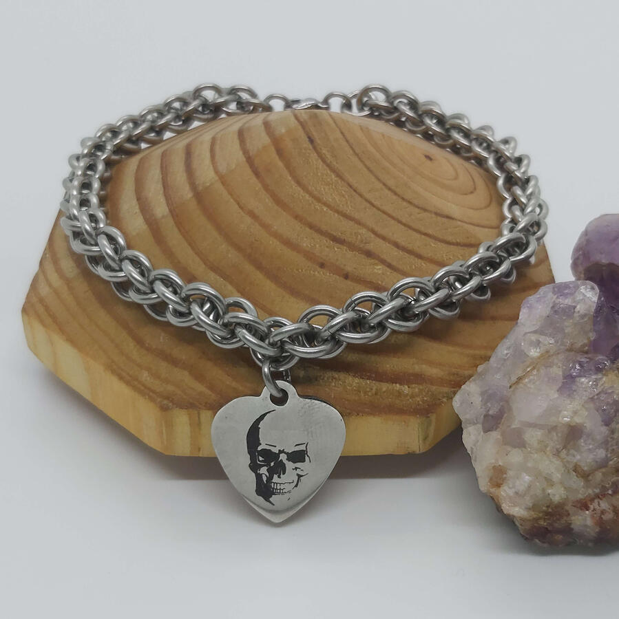 JPL3 bracelet, made with stainless steel rings and Skull charm.