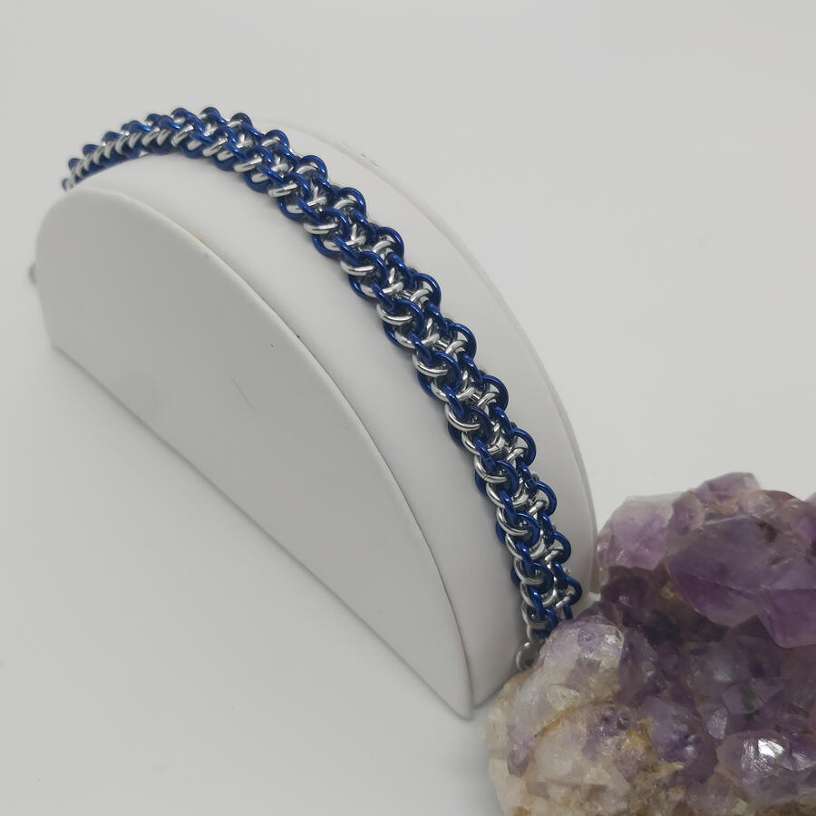 Kinged Vipera Berus Weave bracelet, made with anodized aluminum rings.